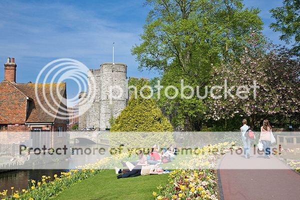 800px-River_Stour_in_Canterbury_England_-_May_08.jpg