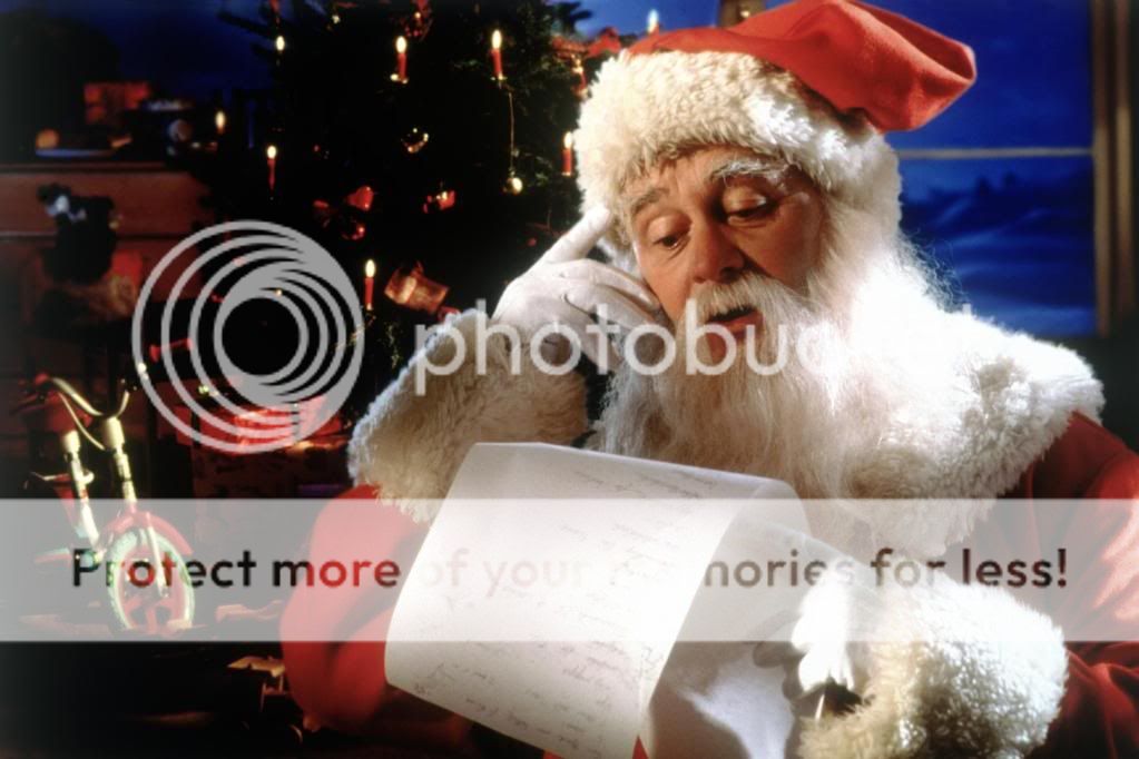 Ông già Noel đang đọc thư