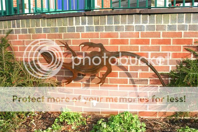 steel lizard sculpture