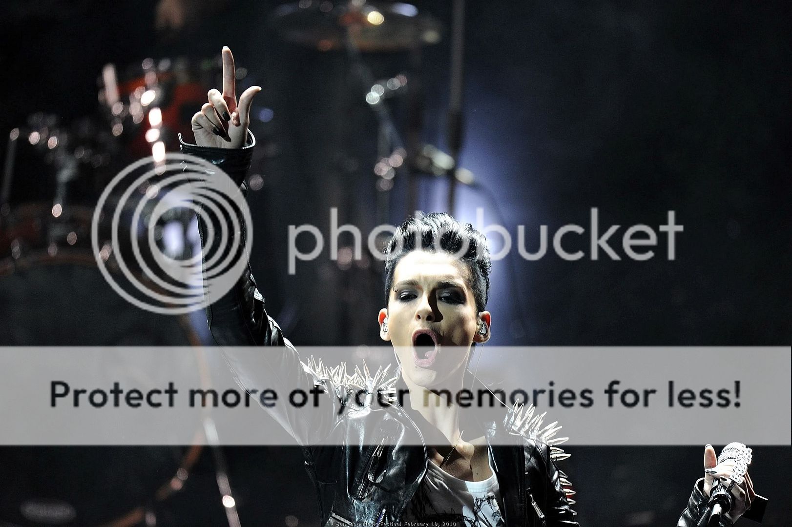 http://i964.photobucket.com/albums/ae130/tokiohfan/Sanremo%202192010/SanremoFestivalFeb19201028.jpg