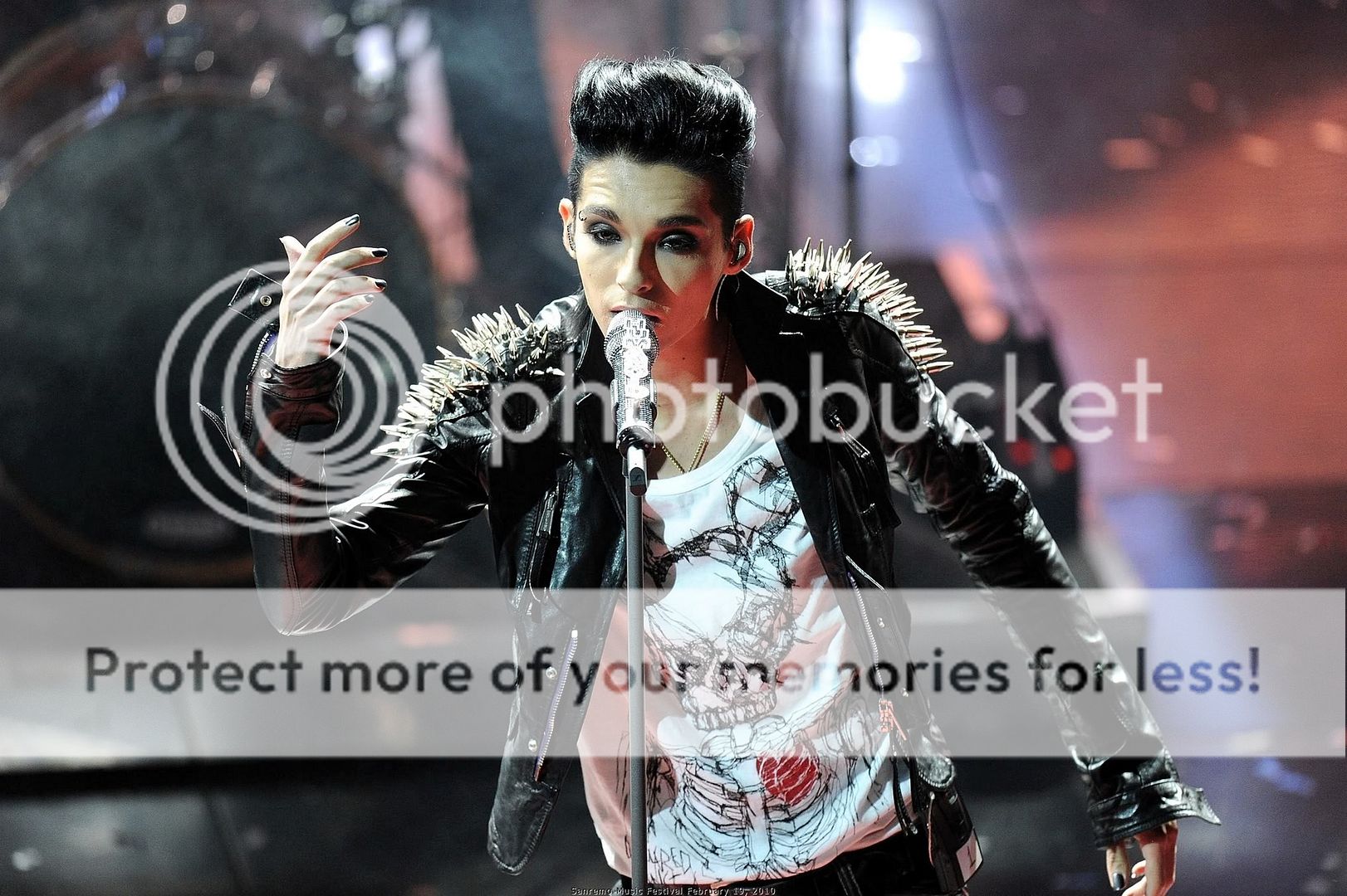 http://i964.photobucket.com/albums/ae130/tokiohfan/Sanremo%202192010/SanremoFestivalFeb19201029.jpg