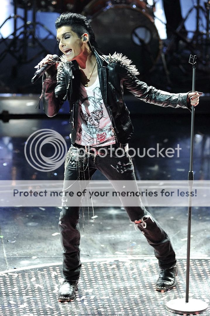 http://i964.photobucket.com/albums/ae130/tokiohfan/Sanremo%202192010/SanremoFestivalFeb19201081.jpg