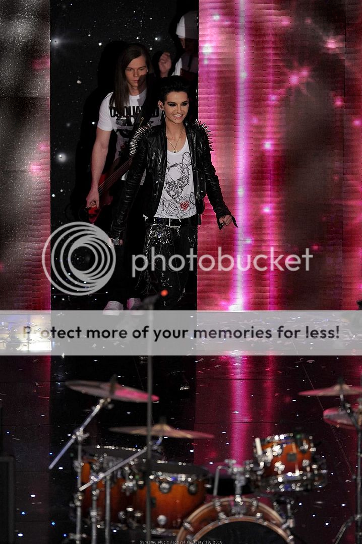 http://i964.photobucket.com/albums/ae130/tokiohfan/Sanremo%202192010/SanremoFestivalFeb19201085.jpg