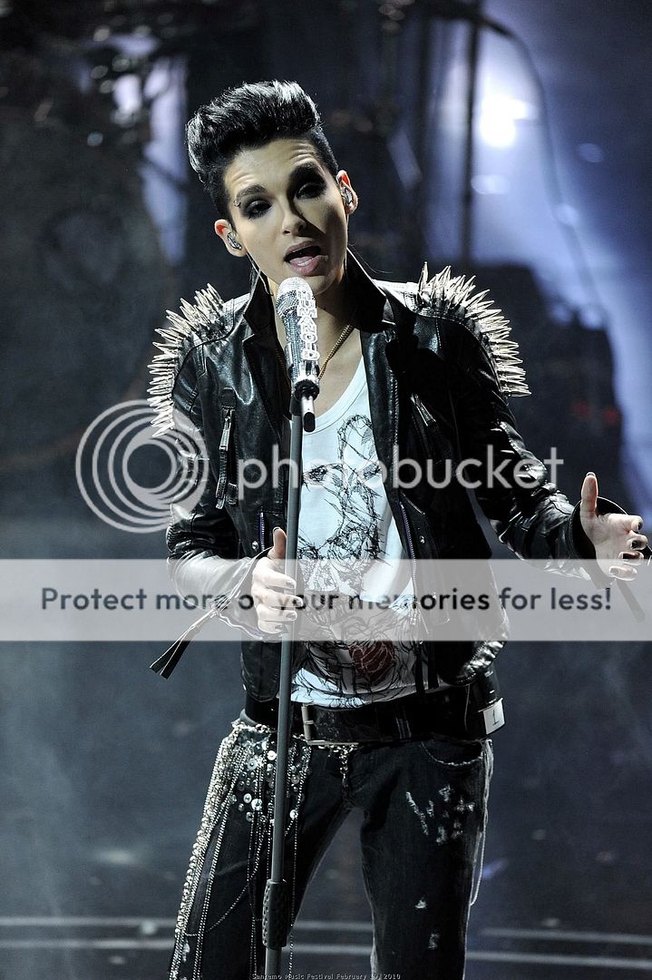 http://i964.photobucket.com/albums/ae130/tokiohfan/Sanremo%202192010/SanremoFestivalFeb19201089.jpg
