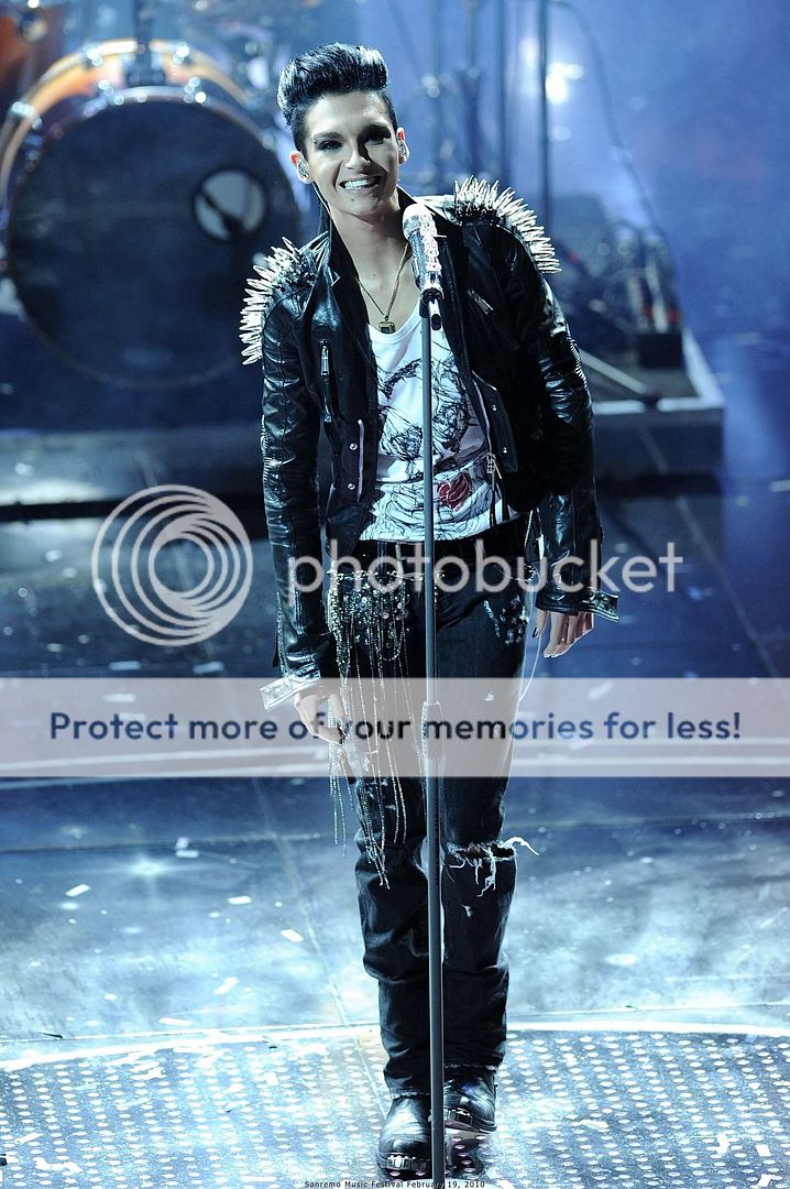 http://i964.photobucket.com/albums/ae130/tokiohfan/Sanremo%202192010/SanremoFestivalFeb19201095.jpg